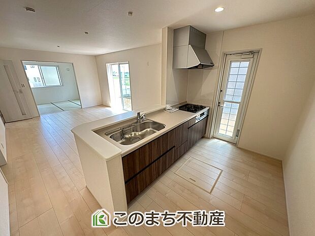 人気の対面式キッチン☆料理をしながらご家族とコミュニケーションが取れます♪