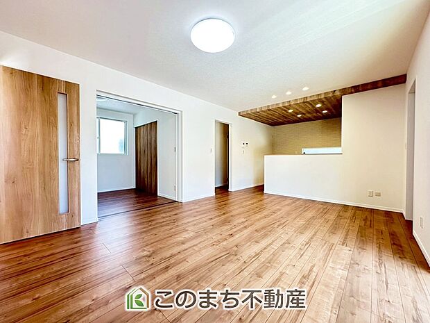オープンでのびやかな空間を生み出す、こだわりの広がりとゆとり。家族と過ごす時間を大切にしたい方にぴったりの明るくゆとりある住空間です。 