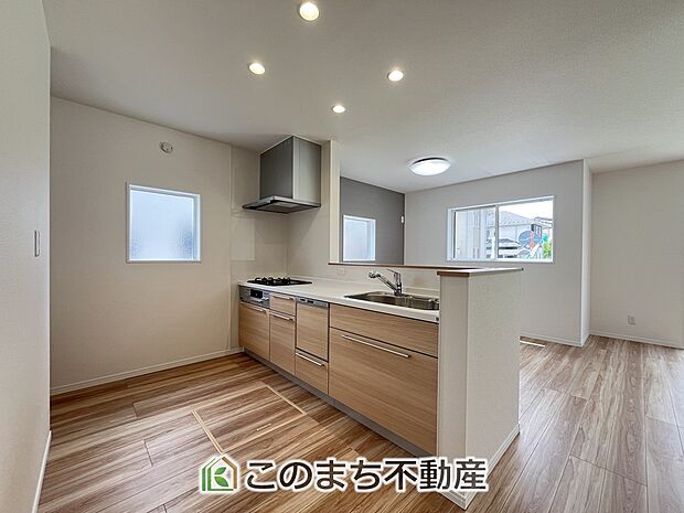 デザイン性と機能性を兼ね備えたキッチンです。リビングスペースとの一体感が生まれ、広々空間を演出してくれます。