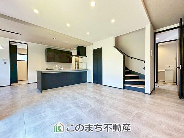 時間のゆとりと空間、暖かな陽光がもたらす光と風を独占してください。新しい暮らしが始まります。