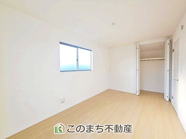 居室のサッシにはペアガラスを採用しております。高い断熱性による省エネと結露対策に有効です。