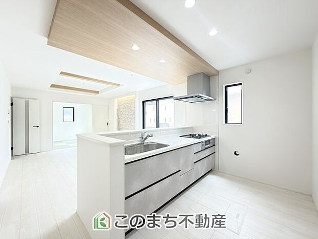 人気の対面式キッチン☆料理をしながらご家族とコミュニケーションが取れます♪