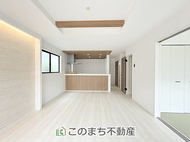 日当たりのいい広い開放的なリビングございます。