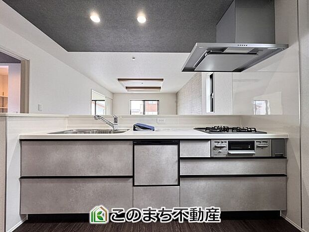 人気の対面式キッチン☆料理をしながらご家族とコミュニケーションが取れます♪