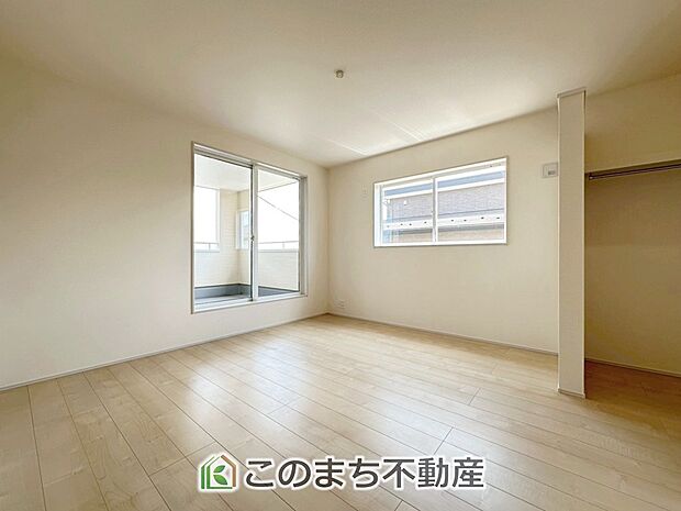 【洋室】南向きで陽当たりの良い洋室♪風通しもよく快適です☆