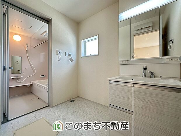 【洗面】シャンプードレッサーで朝の身支度♪伸びるホースでお掃除も簡単清潔です！
