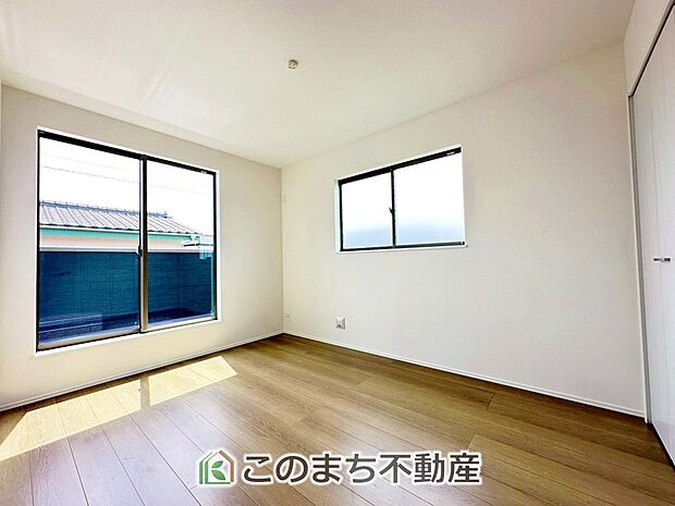 【洋室】南向きで陽当たりの良い洋室♪風通しもよく快適です☆