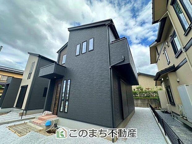 【外観】建物完成につきご内覧可能です! 飽きのこないシンプルな外観と 閑静な住宅街は永住の地にピッタリです♪