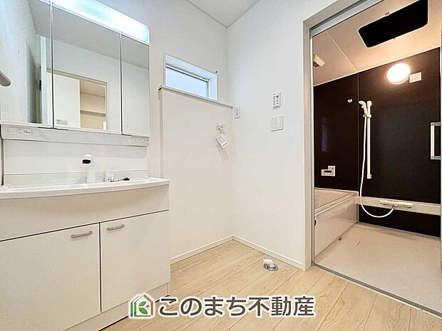 【洗面】シャンプードレッサーで朝の身支度♪伸びるホースでお掃除も簡単清潔です！