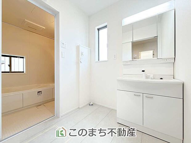 【独立洗面台】シャンプードレッサーで朝の身支度♪伸びるホースでお掃除も簡単清潔です！ 