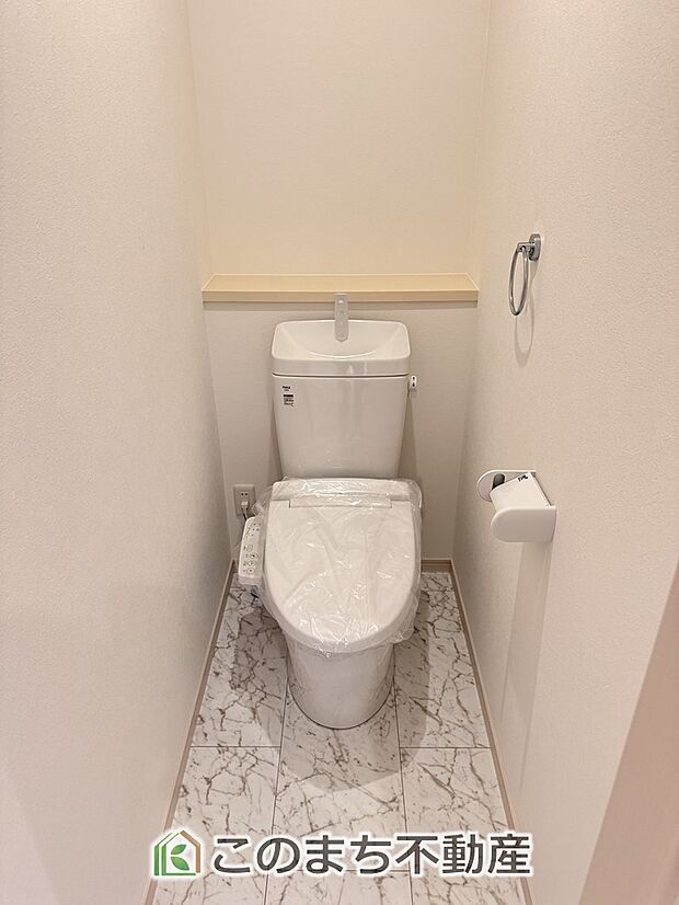【トイレ】同社施工物件の写真です。※建具やフローリング、その他仕様が違う場合がございます。