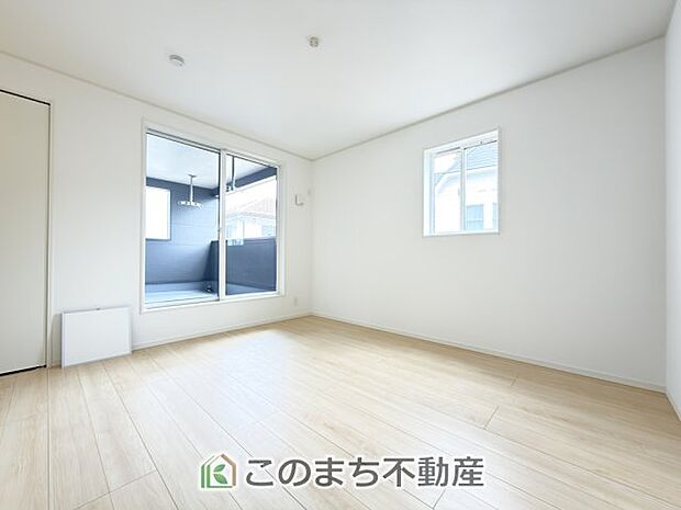 【洋室】南向きで陽当たりの良い洋室♪風通しもよく快適です☆