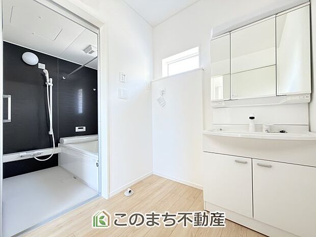 【洗面】シャンプードレッサーで朝の身支度♪伸びるホースでお掃除も簡単清潔です！