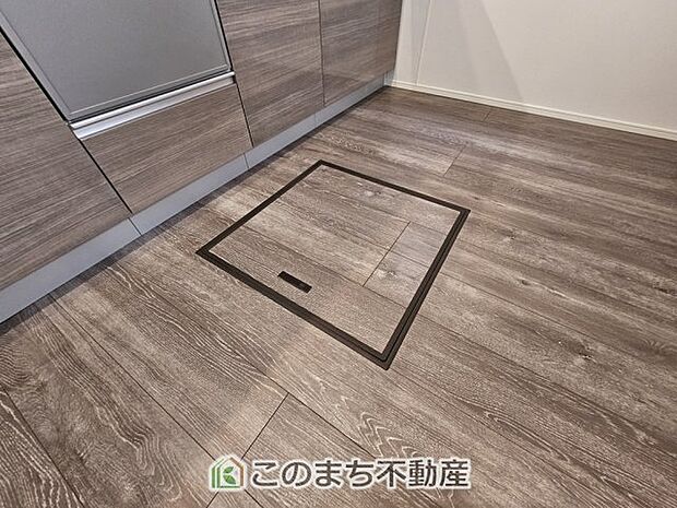 【外観】床下収納は意外と容量があり、日常のストックにも大活躍です♪