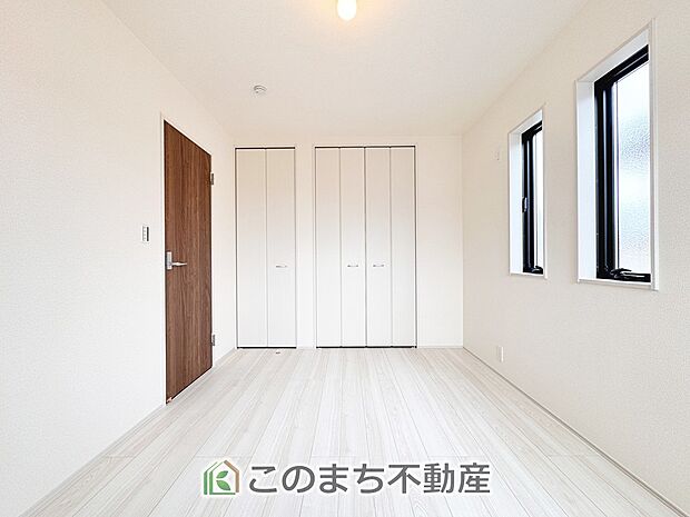 【洋室】南向きで陽当たりの良い洋室♪風通しもよく快適です☆