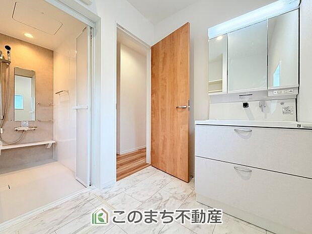 【洗面】シャンプードレッサーで朝の身支度♪伸びるホースでお掃除も簡単清潔です！