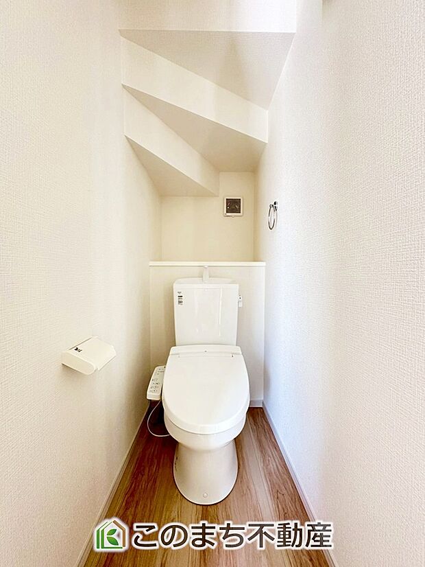 【トイレ】いつも綺麗に清潔に！シャワー付きトイレです♪ 