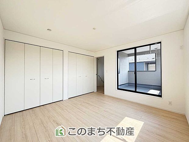 【洋室】南向きで陽当たりの良い洋室♪風通しもよく快適です☆