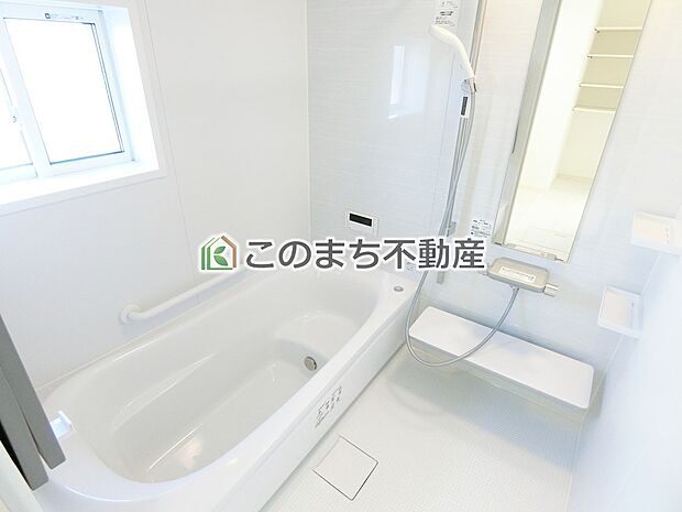 【風呂】同社施工物件の写真です。※建具やフローリング、その他仕様が異なる場合がございます。