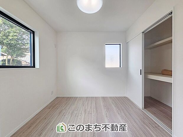 【洋室】南向きで陽当たりの良い洋室♪風通しもよく快適です☆