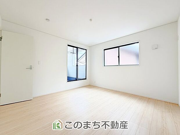 【洋室】南向きで陽当たりの良い洋室♪風通しもよく快適です☆
