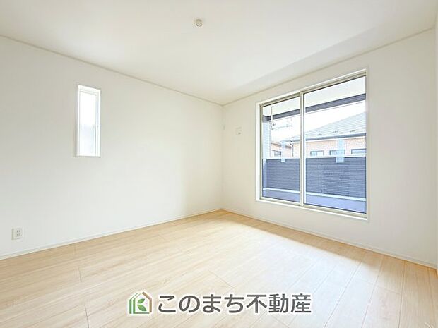 【洋室】南向きで陽当たりの良い洋室♪風通しもよく快適です☆