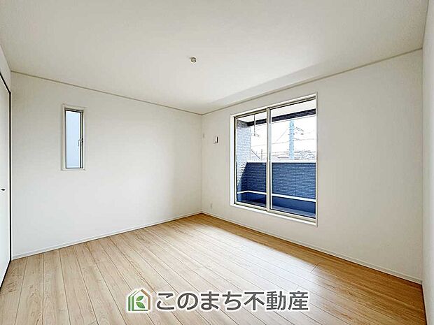 【洋室】南向きで陽当たりの良い洋室♪風通しもよく快適です☆