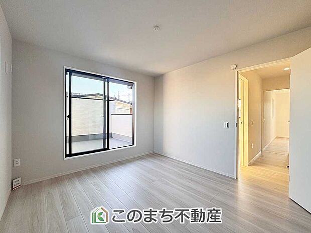 【洋室】南向きで陽当たりの良い洋室♪風通しもよく快適です☆