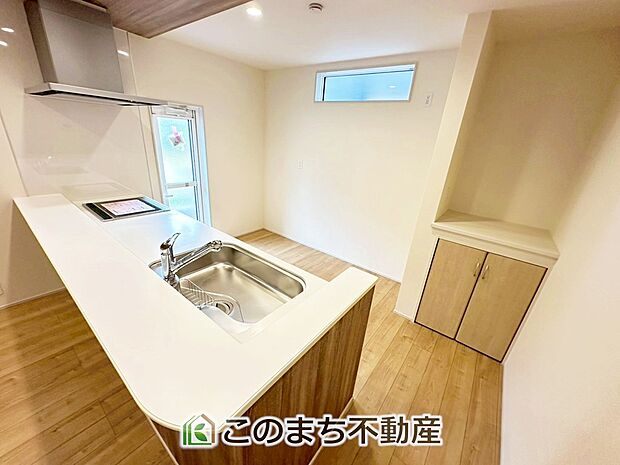 【キッチン】大理石調のワークトップ♪広々キッチンでお料理が楽しくなります♪