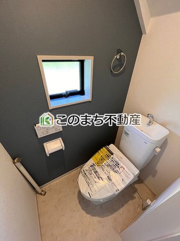 【トイレ】同社施工物件の写真です。※建具やフローリング、その他仕様が違う場合がございます。
