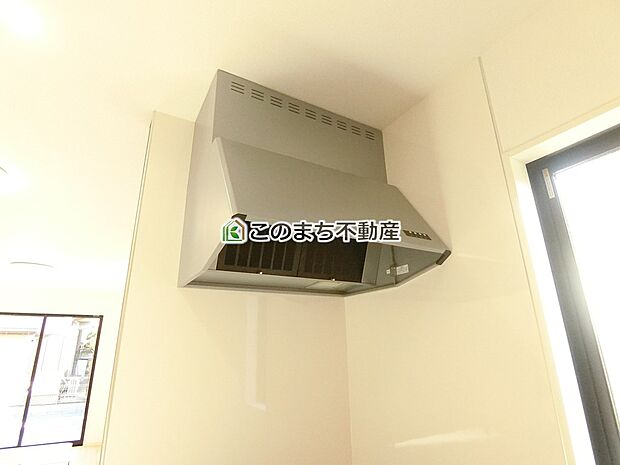 【キッチン】お料理の匂いもスッキリ♪シンプルデザインで掃除も簡単?