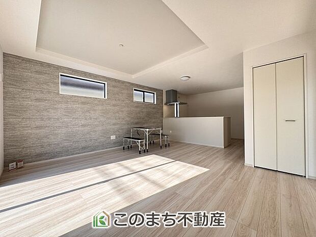 【居間・リビング】(同社施工例)開放感のある広々としたリビング☆家族みんなでゆったりくつろげます♪ 南側から暖かな日差しが差し込みます♪キッチンからリビングの様子がよく見渡せます☆