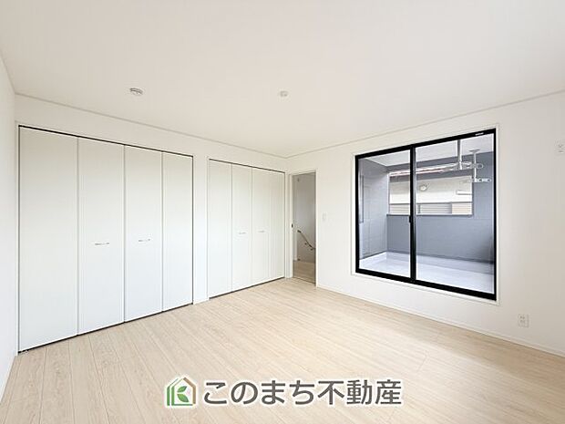 【洋室】南向きで陽当たりの良い洋室♪風通しもよく快適です☆