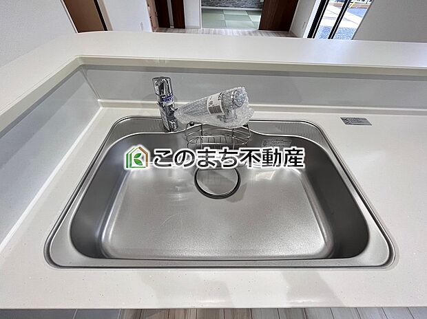 【キッチン】同社施工物件の写真です。※建具やフローリング、その他仕様が違う場合がございます。