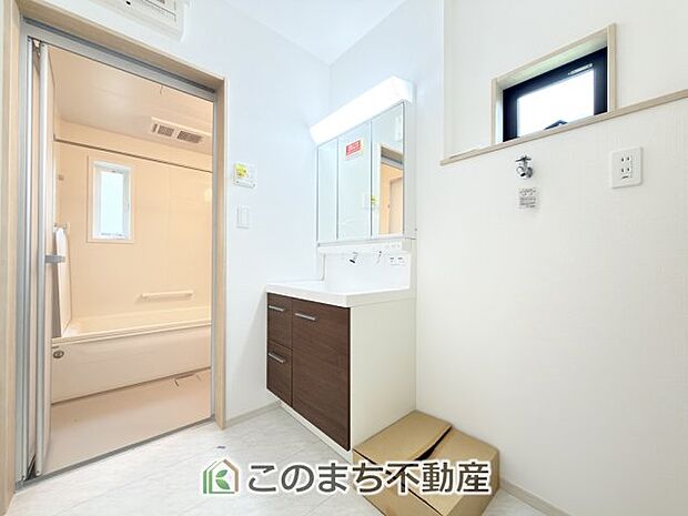 【洗面】シャンプードレッサーで朝の身支度♪伸びるホースでお掃除も簡単清潔です!