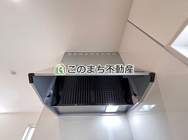 【キッチン】お料理の匂いもスッキリ♪シンプルデザインで掃除も簡単?