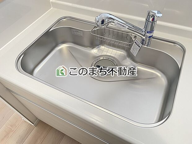 【キッチン】同社施工物件の写真です。※建具やフローリング、その他仕様が違う場合がございます。