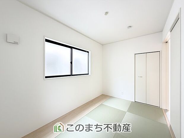 【和室】お子様のお昼寝にも便利な和室です。大きな窓から暖かな日差しが差し込みます♪