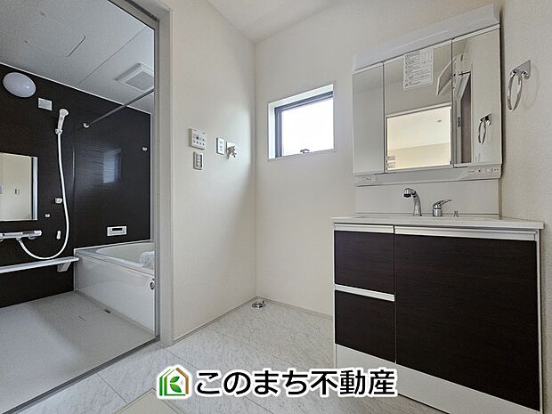 【洗面】シャンプードレッサーで朝の身支度♪伸びるホースでお掃除も簡単清潔です!