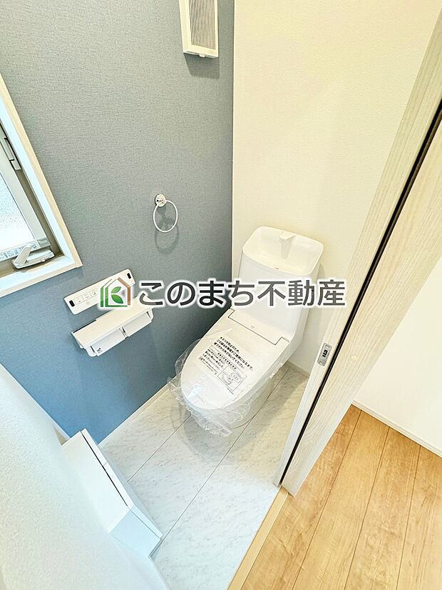 【トイレ】同社施工物件の写真です。※建具やフローリング、その他仕様が違う場合がございます。