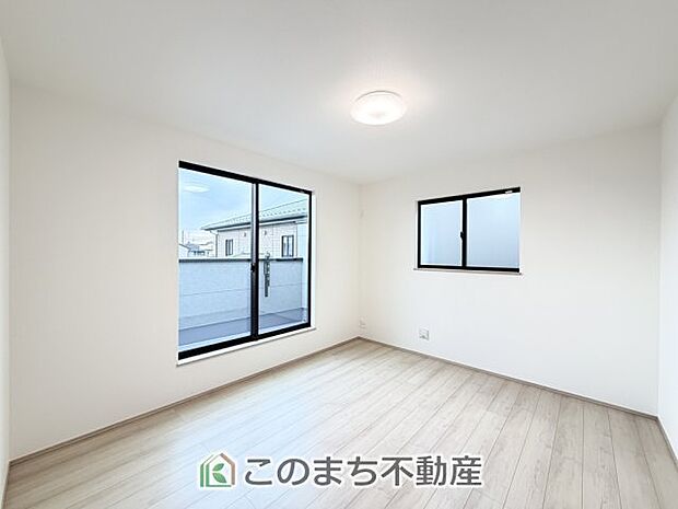 【洋室】南向きで陽当たりの良い洋室♪風通しもよく快適です☆
