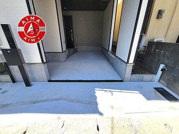 【外観】広々した駐車場です。