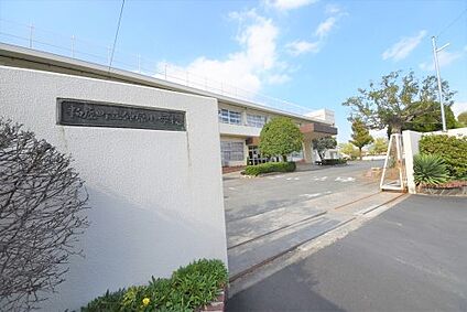 粕屋町立仲原小学校 徒歩956m