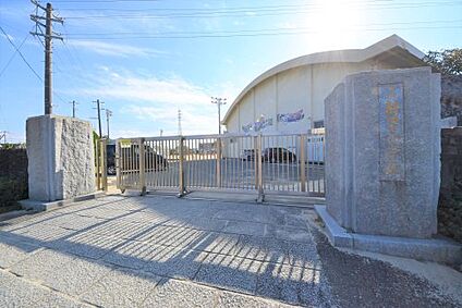 新宮町立新宮小学校 徒歩1267m