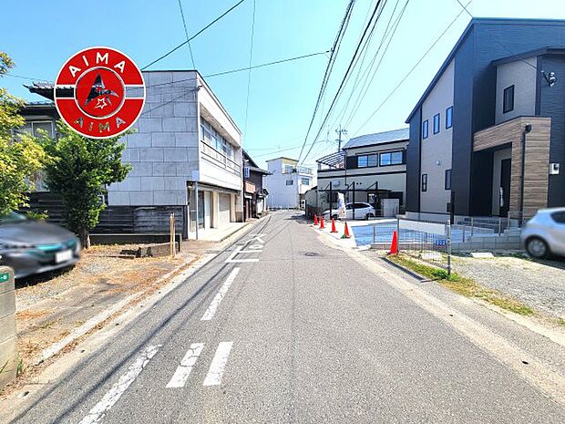 【外観】前面道路含む現地の写真です。