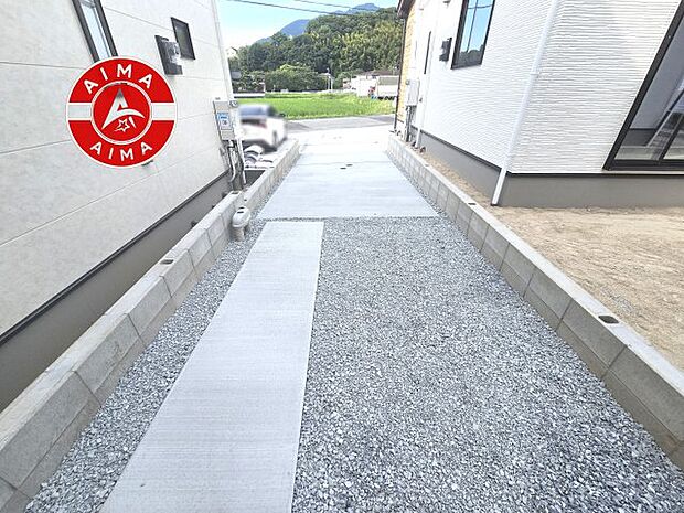 【外観】広々した駐車場です。