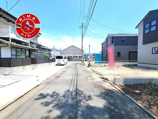【外観】前面道路含む現地の写真です。