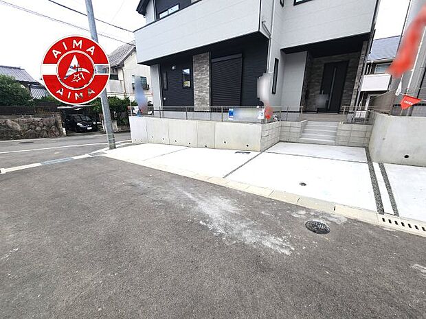 【外観】広々した駐車場です。