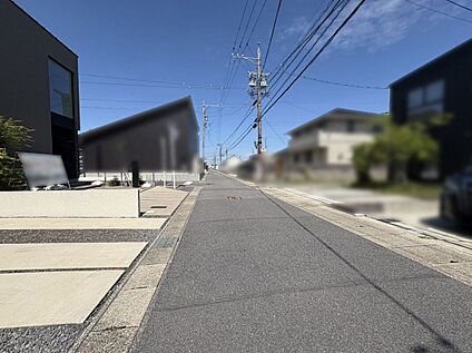 前面道路含む外観
