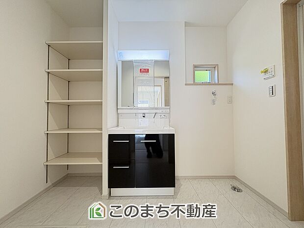 1・2階に洗髪洗面化粧台を配置。忙しい朝の身支度もバッティングせずに完了します♪